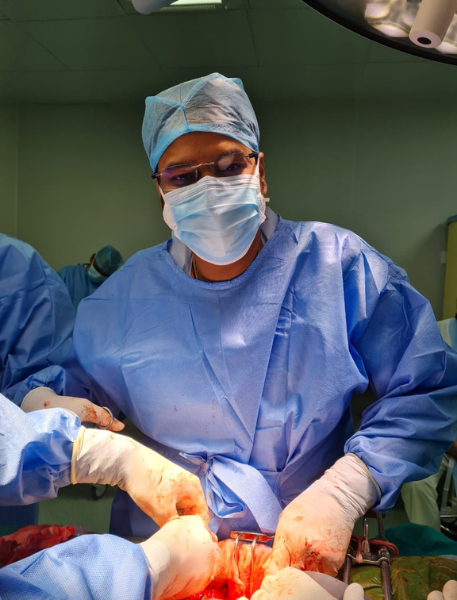 dr-aditya-sengar-swastik-urology-in-ot